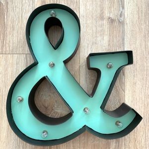 Wall decor ampersand sign with lights